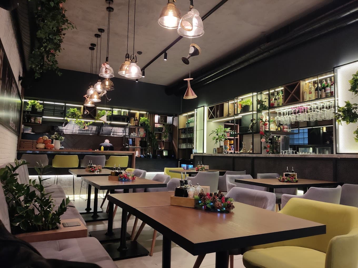 Lavele Kitchen & Bar cover